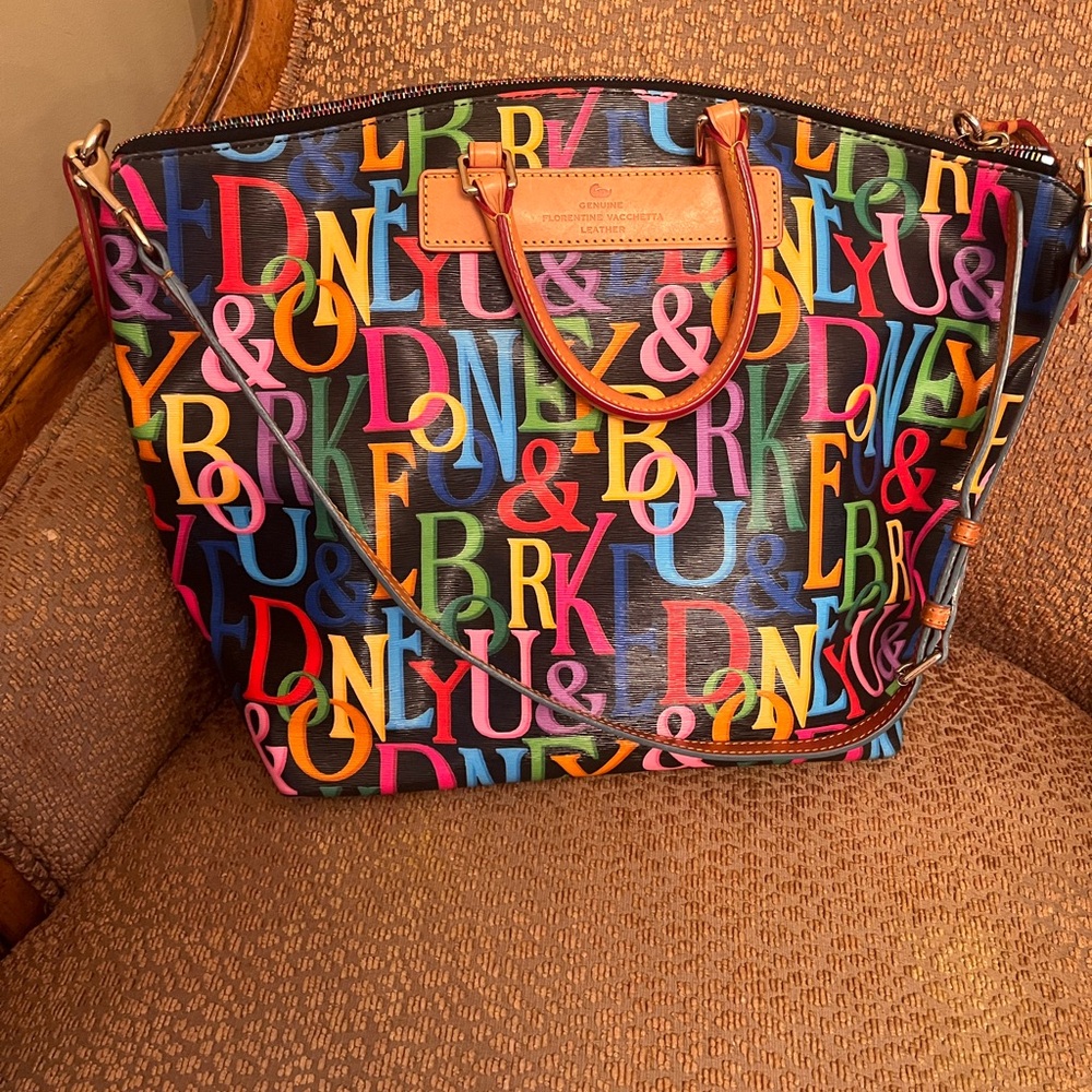 Dooney and Bourke vintage rainbow grafica Vanessa tote with accessories - Picture 2 of 7